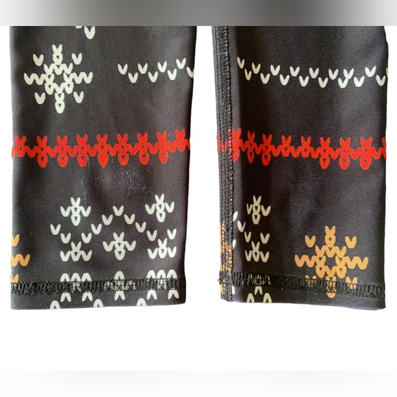 3/25$ 🍒Pure barre Holidays leggings - Picture 4 of 4